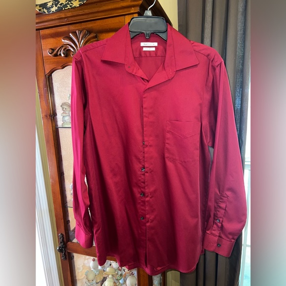 Van Heusen | Shirts | Van Heusen Lux Sateen No Iron Button Down